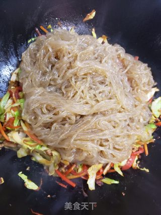 家常美味包菜肉末炒粉条步骤11