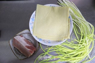 肉丝蒜黄炒豆腐丝步骤1