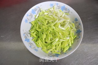 肉丝蒜黄炒豆腐丝步骤4