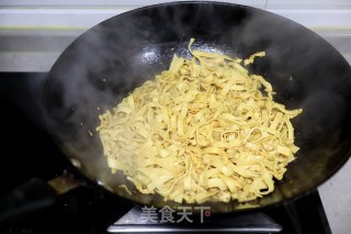 肉丝蒜黄炒豆腐丝步骤6