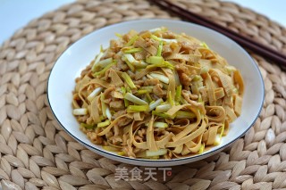肉丝蒜黄炒豆腐丝步骤9