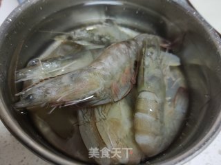 平菇炒青虾步骤1