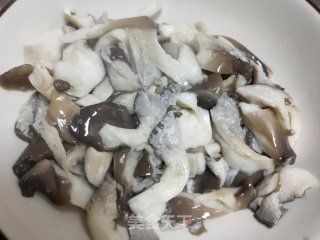 平菇炒青虾步骤4