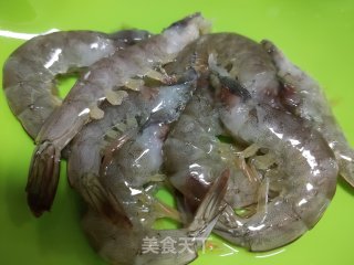 平菇炒青虾步骤2