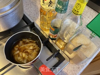 滑蛋洋葱汁烩肉片步骤1