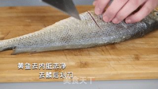 黄花鱼和它两个一起烧竟然这么香，堪称米饭杀手，后悔没有早学步骤1