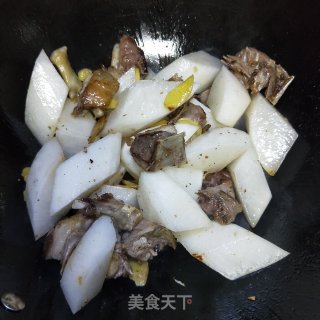 鸭腿肉炖萝卜 步骤7