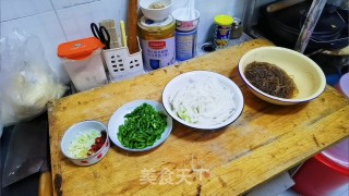 白萝卜炒粉条步骤1