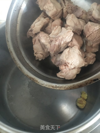 白菜粉条炖龙骨步骤3 白菜粉条炖龙骨步骤3