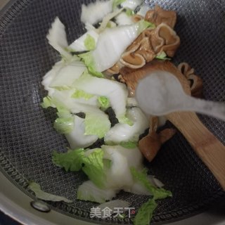 “炖菜”大肠白菜炖萝卜丸子步骤6 “炖菜”大肠白菜炖萝卜丸子步骤6