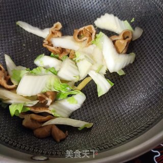 “炖菜”大肠白菜炖萝卜丸子步骤7 “炖菜”大肠白菜炖萝卜丸子步骤7