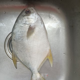 葱油金鲳鱼步骤1