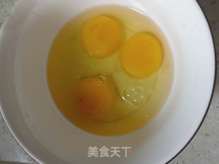 海鲜菇炒鸡蛋步骤2