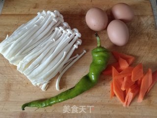 海鲜菇炒鸡蛋步骤1