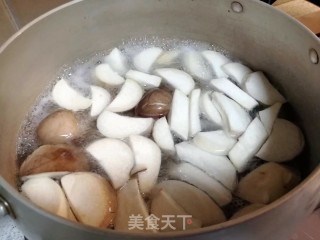 家常快手菜，杏鲍菇炒鸡肉步骤3