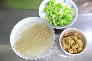 鸡腿豆泡炖粉条步骤6