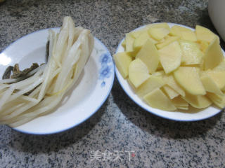 腌白菜炒土豆步骤1