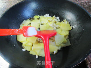 腌白菜炒土豆步骤6