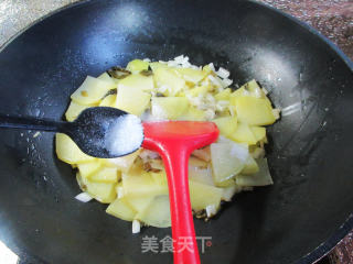 腌白菜炒土豆步骤7