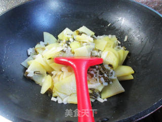 腌白菜炒土豆步骤8