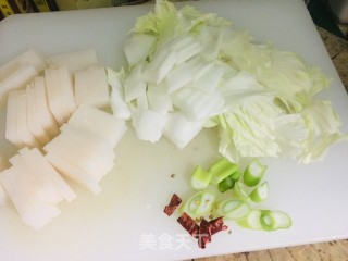 土豆恶炒白菜步骤2