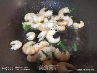 虾仁炒莲藕步骤2