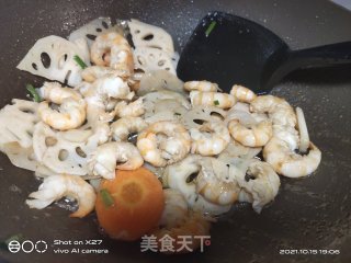 虾仁炒莲藕步骤3