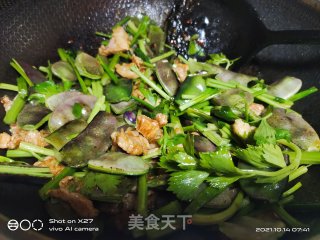 芹菜扁豆炒肉片步骤3