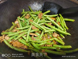 肉片炒豇豆步骤6