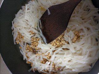 萝卜丝炒肉丁步骤10 萝卜丝炒肉丁步骤10