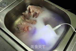 电饭煲炖肘子步骤2