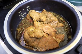 电饭煲炖肘子步骤7