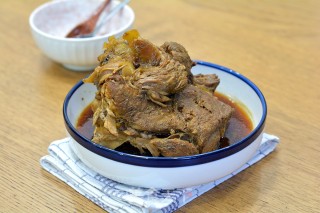 电饭煲炖肘子步骤8