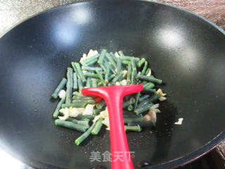 蒜香紫豇豆步骤4