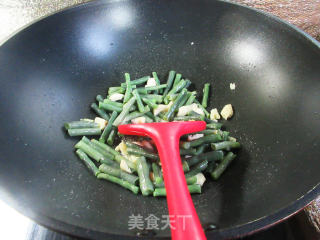 蒜香紫豇豆步骤7