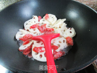 莴笋香肠炒莲藕步骤4