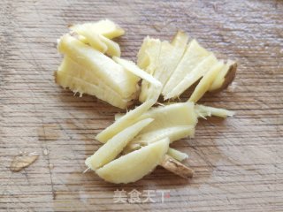 水煮白萝卜虾步骤3