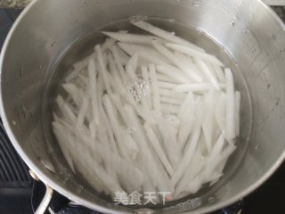 水煮白萝卜虾步骤4