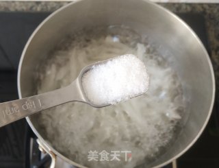 水煮白萝卜虾步骤5