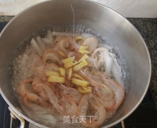 水煮白萝卜虾步骤7