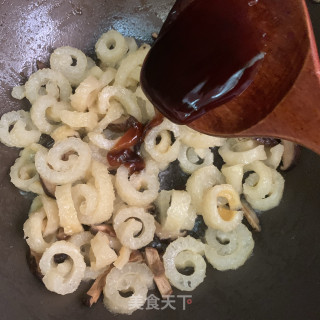 香菇焖炸猪皮步骤8