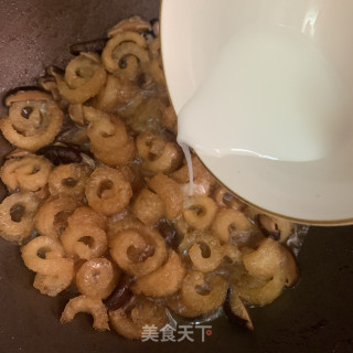 香菇焖炸猪皮步骤10