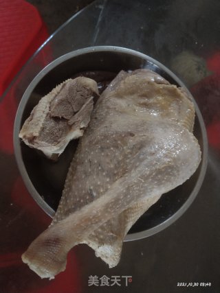 焖鹅肉步骤1