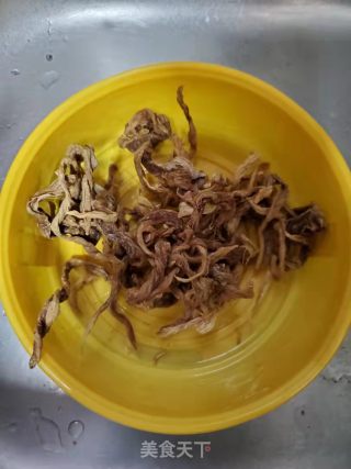 猪肉片辣炒萝卜干步骤1