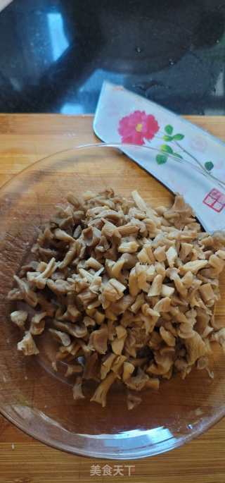 猪肉片辣炒萝卜干步骤2