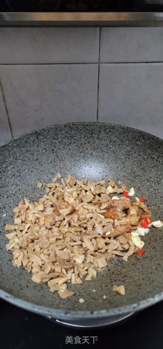 猪肉片辣炒萝卜干步骤8