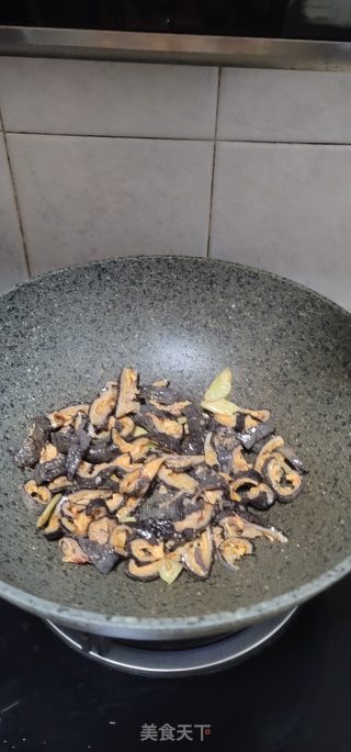 芹菜炒红极参步骤6