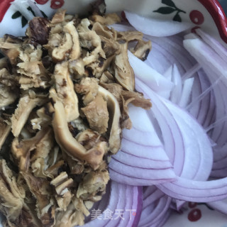 松茸炒时蔬步骤3