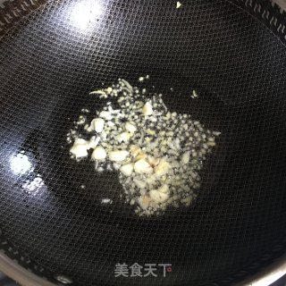 青椒炒河虾步骤1