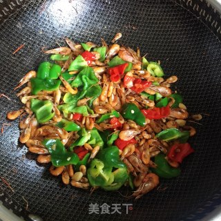 青椒炒河虾步骤4